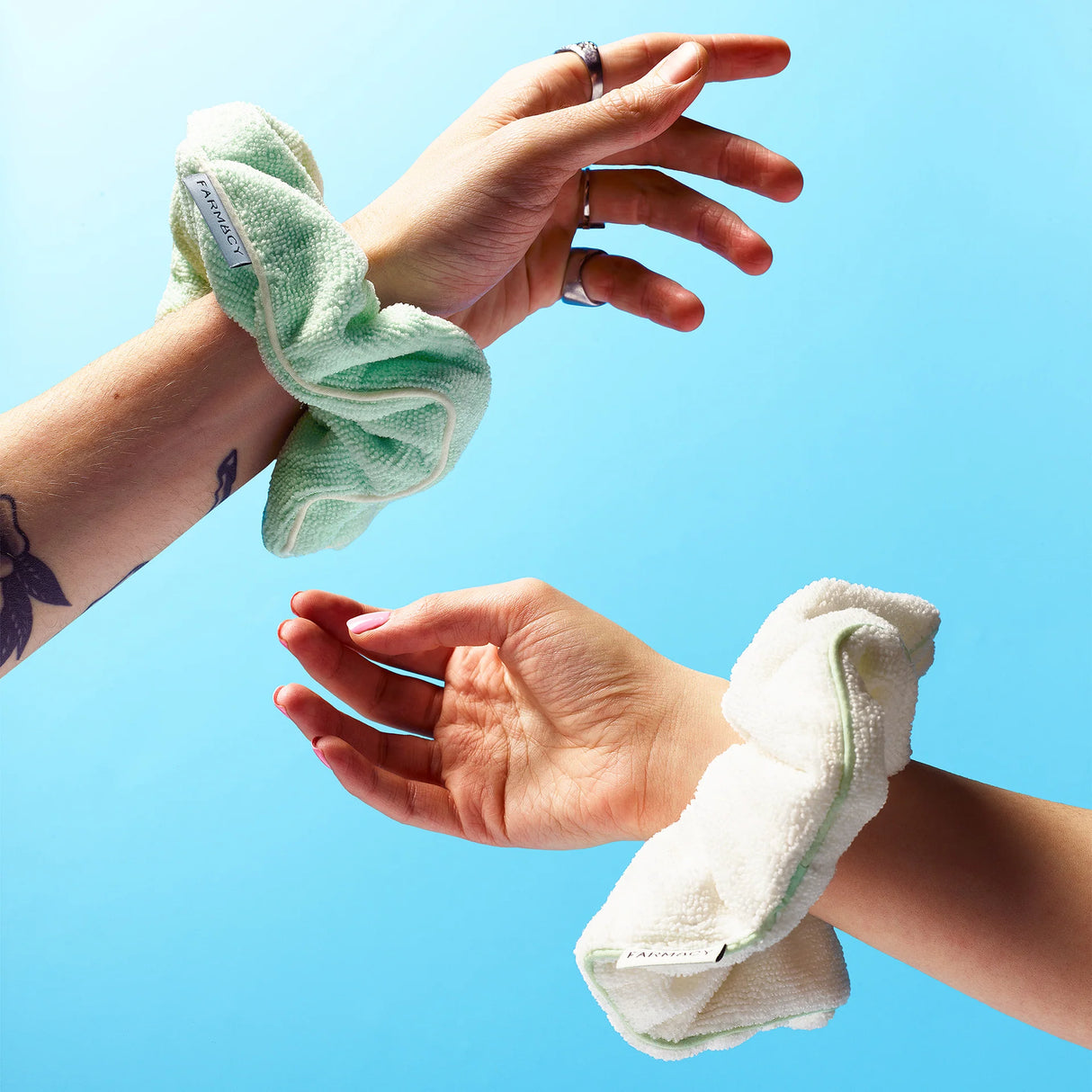 Farmacy Squeaky Clean Towel Scrunchie (1 piece)